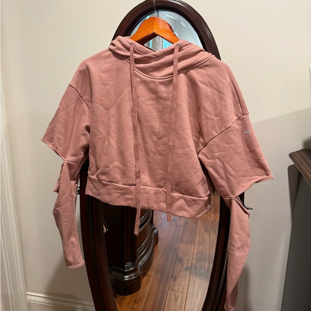 ALO Yoga Women’s Pink Peak Crop Cutout Elbow Sweatshirt